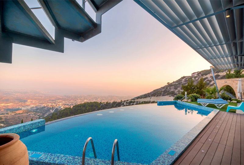 Best-Lodges-with-Infinity-Pools-Overlooking-Wildlife
