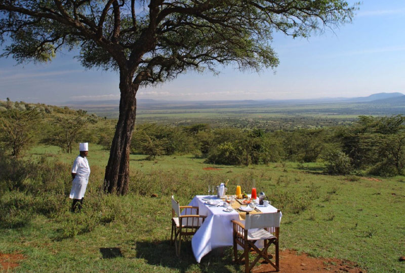 Bush-Breakfasts-and-Sundowners-on-Safari-in-Tanzania