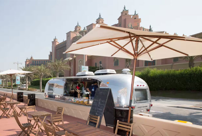 How-to-Explore-Dubai’s-Palm-Jumeirah-Boardwalk