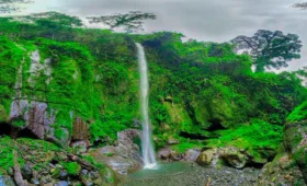 Hike- to -Napuru- Waterfalls